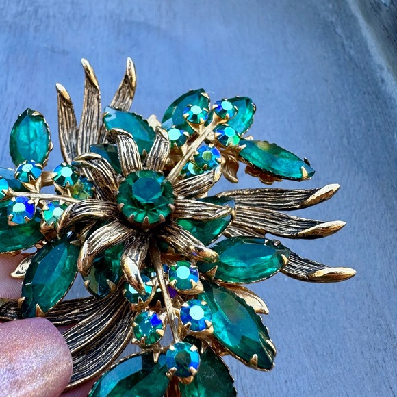 Vintage Gold & Green Floral Brooch - Picture 10 of 11